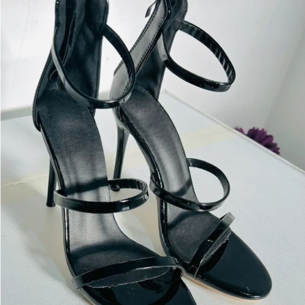 Chic Black Strappy Heels